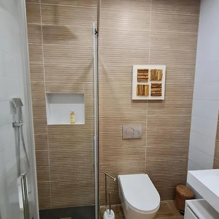 Victoria Studio Apartment *